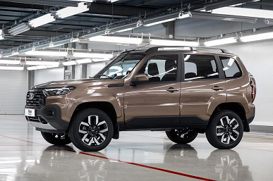 Опубликованы официальные фото Lada Azimut и новой Lada Niva Travel. Lada Azimut показали внутри и снаружи, он получит «автомат»